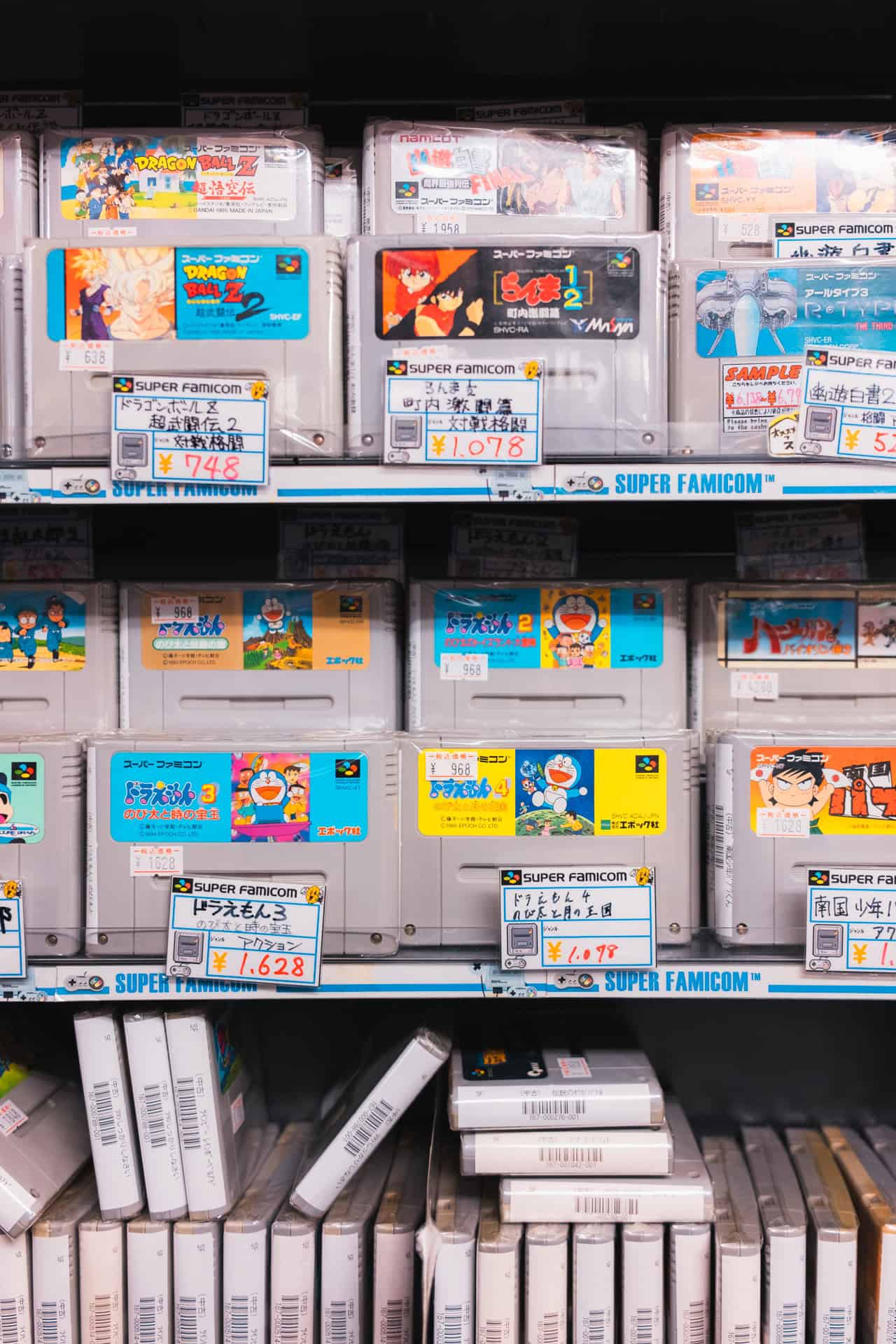 Videogiochi retro in un negozio di Akihabara specializzato in retrogaming