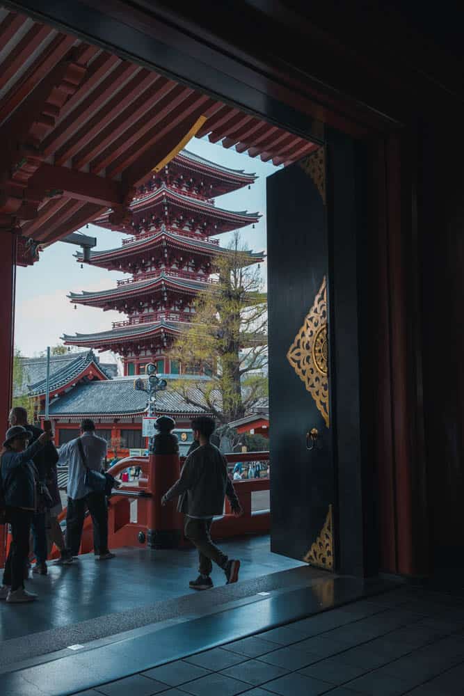 Vista sulla pagoda del tempio Sensoji di Tokyo