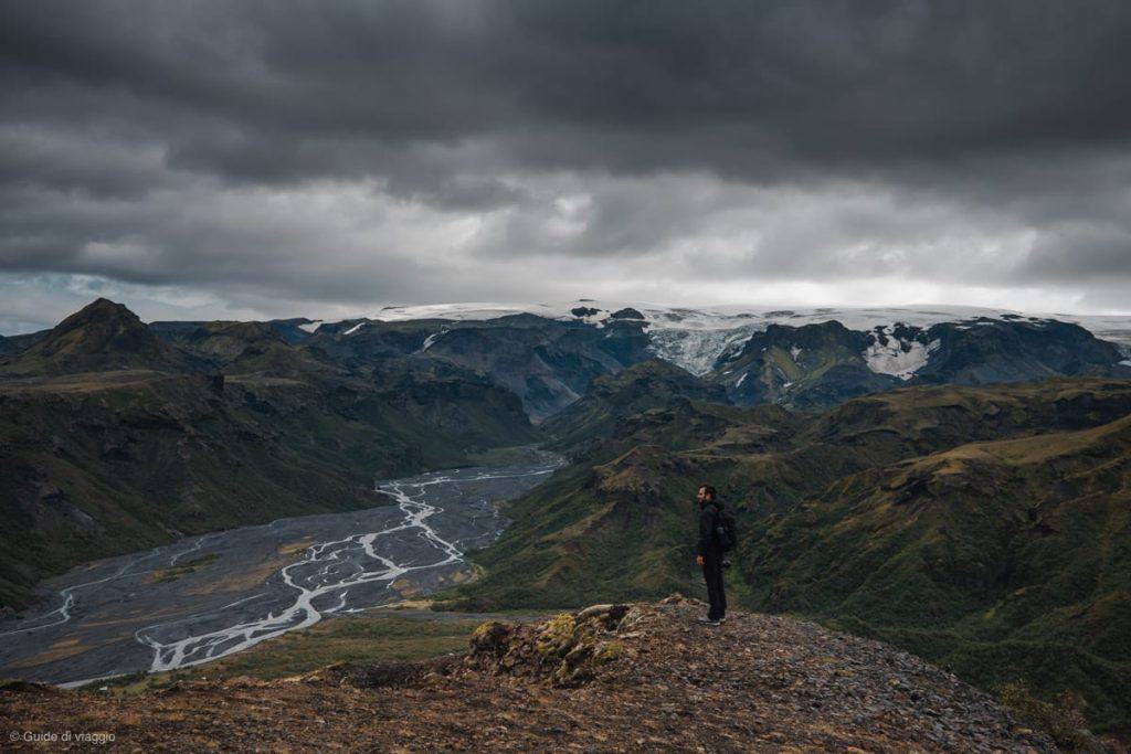 Panorama a Thorsmork con ghiacciai, fiumi glaciali e montagne
