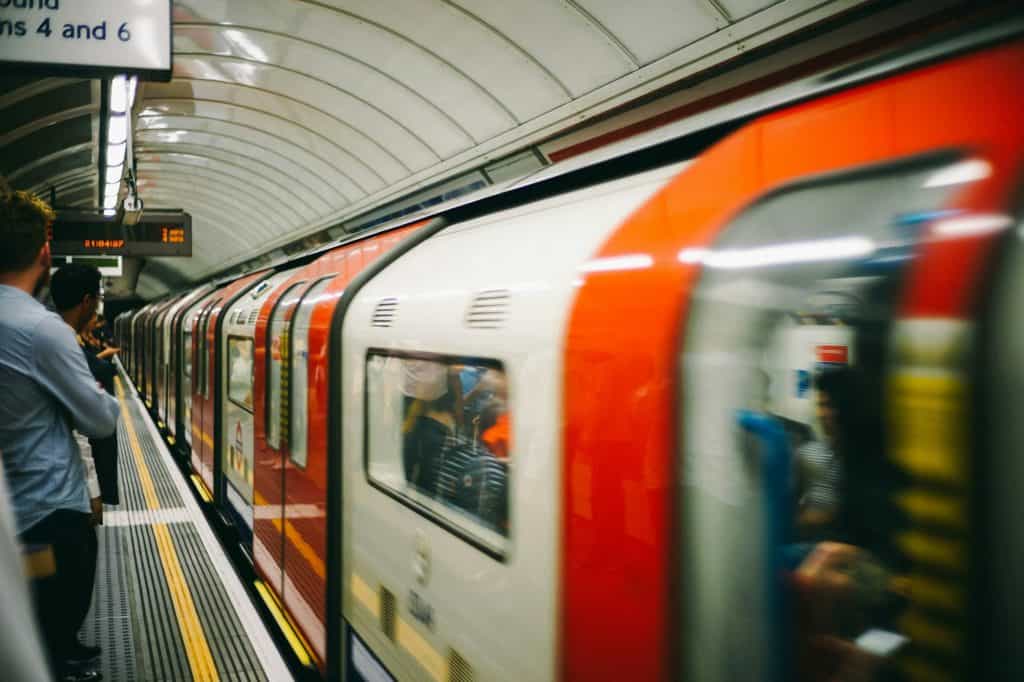 Metropolitana di londra in movimento