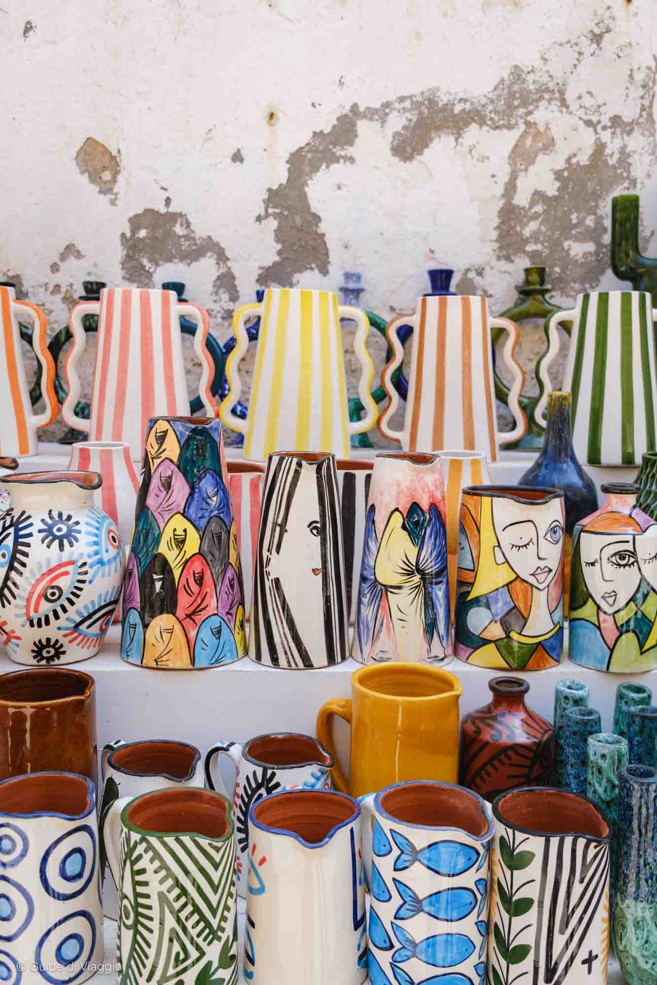 Vasi di ceramica in un negozio di Essaouira