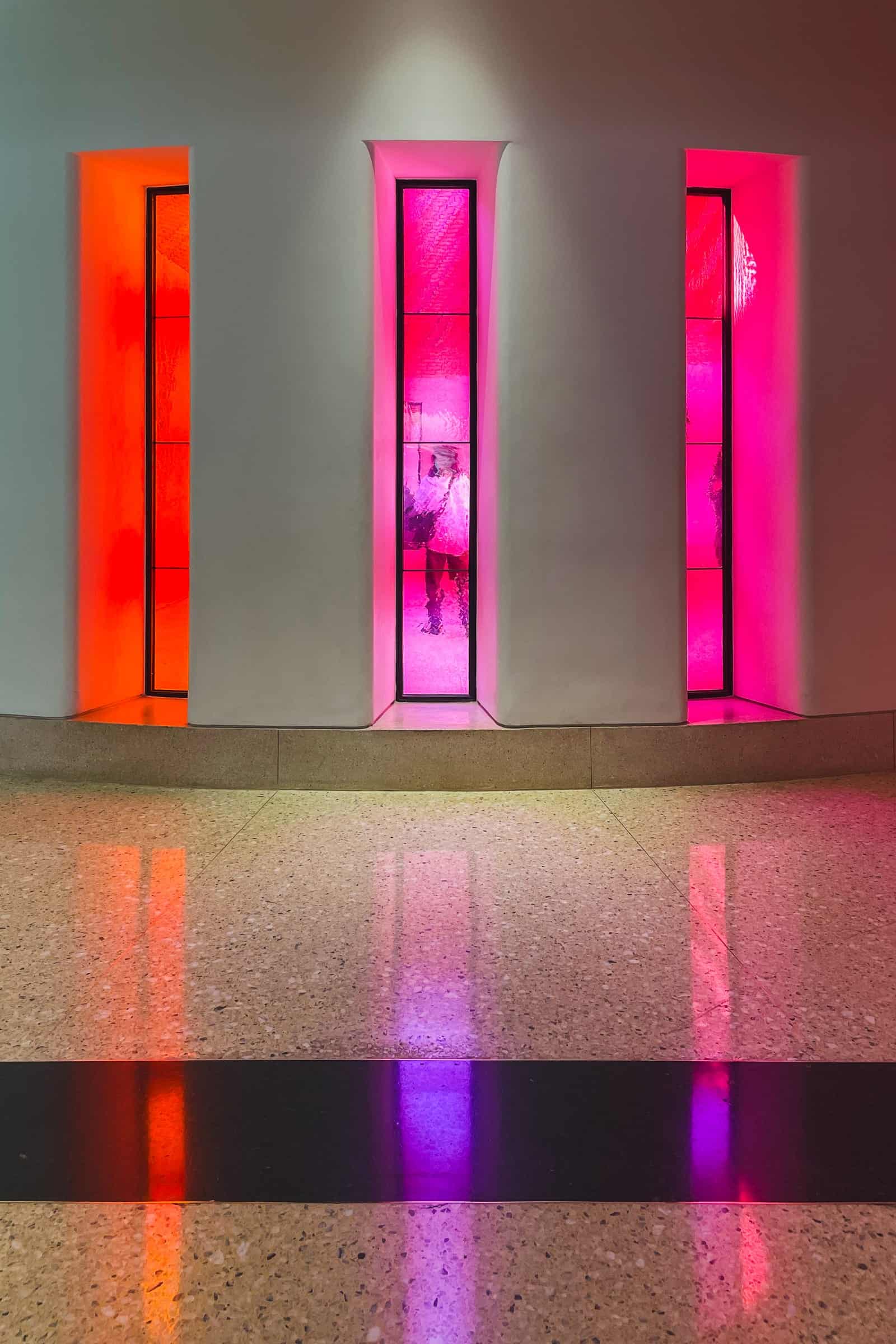 vetrate colorate nel museo YSL a Marrakech